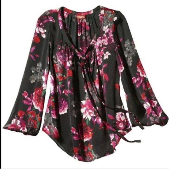 Kirna Zabete Target- tie V-neck floral long sleeve, tunic blouse - Picture 10 of 10